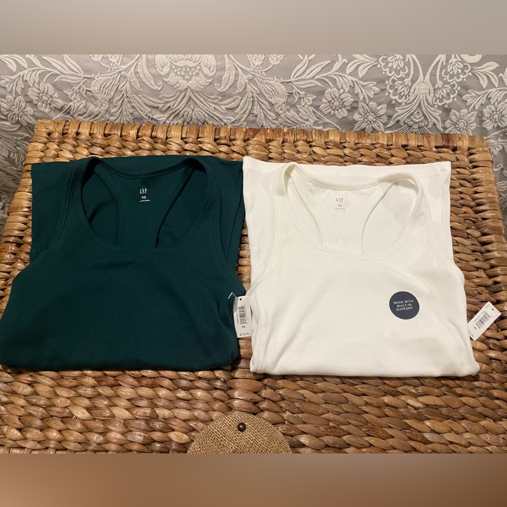 Set of 2 Women’s Gap Racerback Tank Tops with Built-in Support